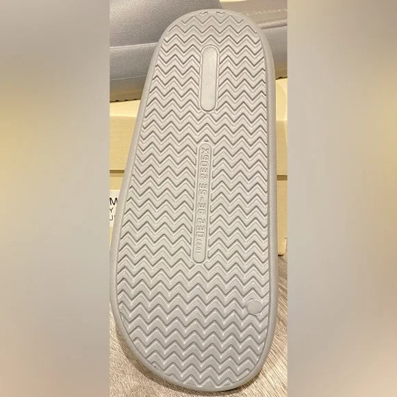 J/Slides Women’s size 6M Gray Color,NIB - Picture 3 of 4